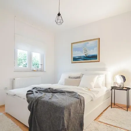 アパート Lucija ザダル